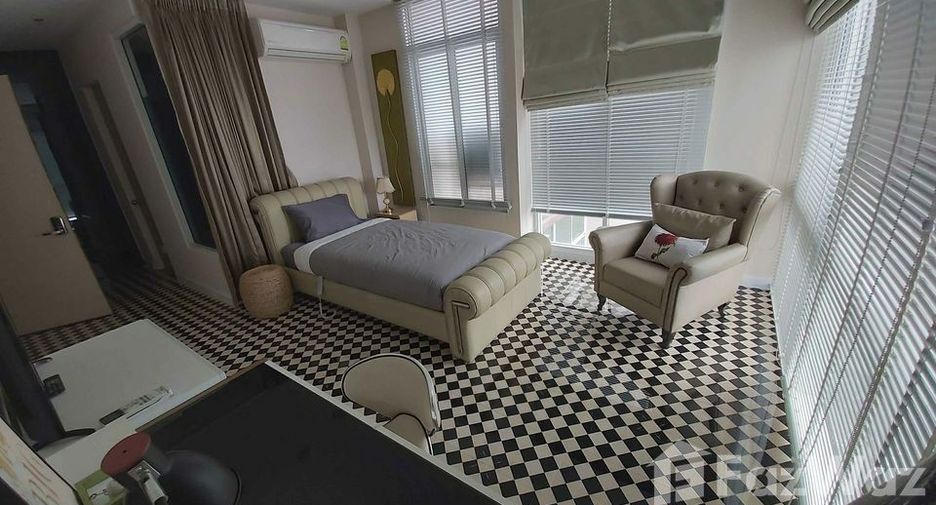 For rent 3 bedrooms condo in Bang Na, Bangkok