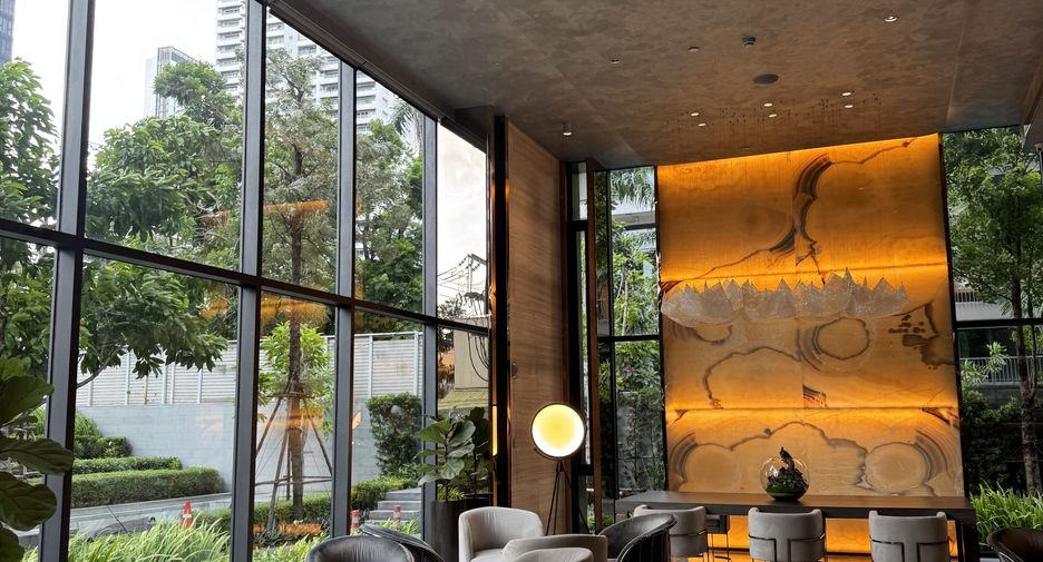 For rent 1 bed condo in Khlong Toei, Bangkok