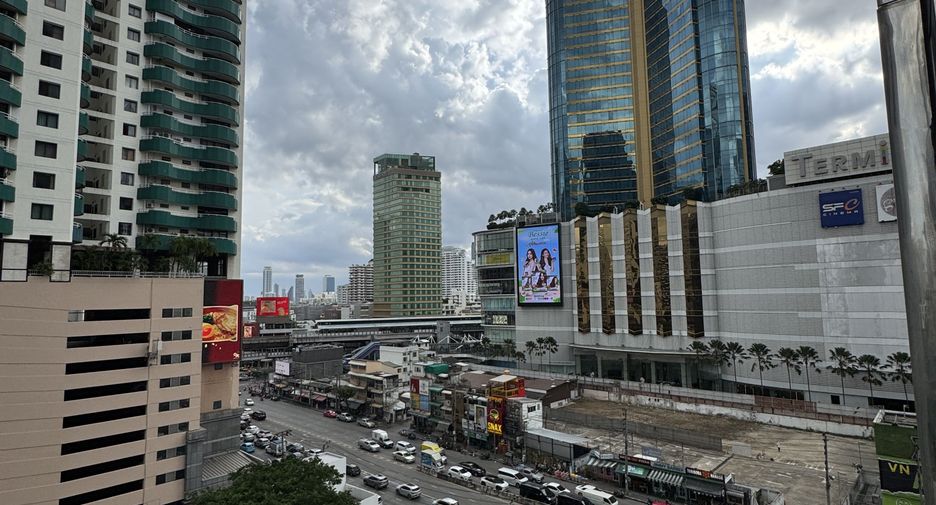 For rent 1 bed condo in Khlong Toei, Bangkok