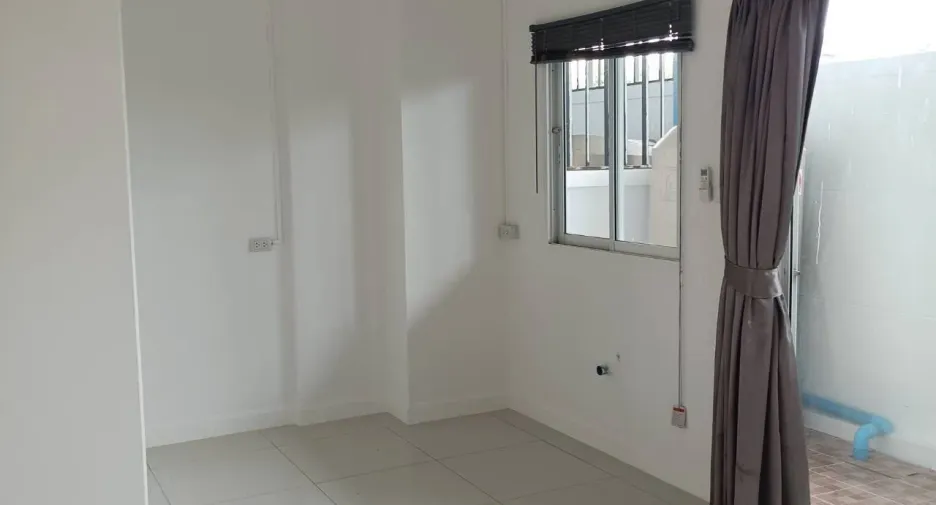 For rent 2 bedrooms townhouse in Lat Phrao, Bangkok