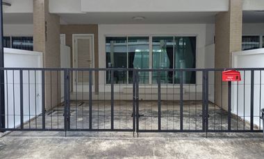 For rent 2 bedrooms townhouse in Lat Phrao, Bangkok