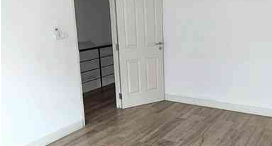 For rent 2 bedrooms townhouse in Lat Phrao, Bangkok