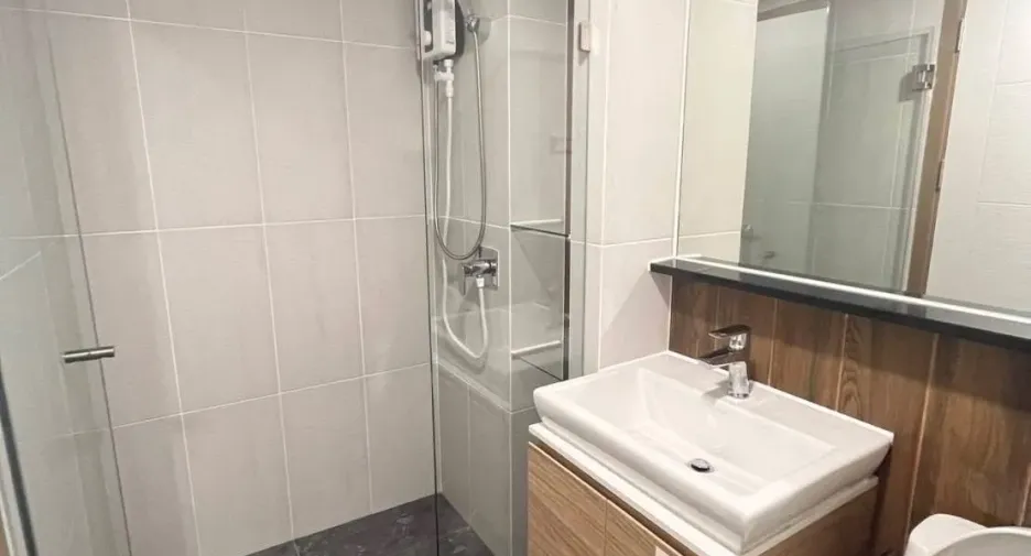 For rent 2 bedrooms condo in Mueang Samut Prakan, Samut Prakan