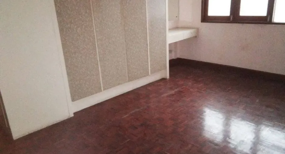 For rent 4 bedrooms townhouse in Watthana, Bangkok