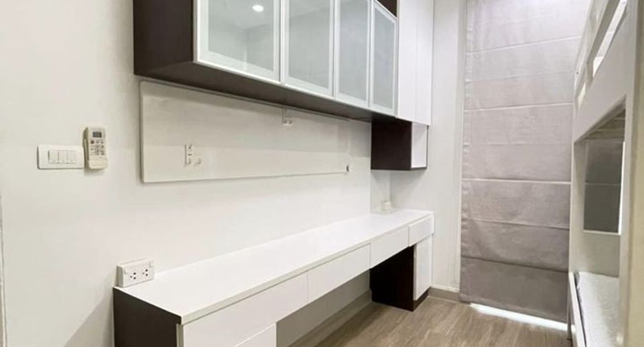 For rent 2 bedrooms condo in Phaya Thai, Bangkok