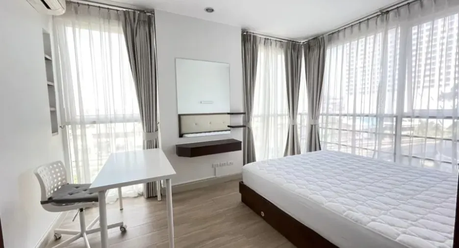 For rent 2 bedrooms condo in Phaya Thai, Bangkok