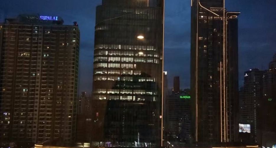 For rent 2 bedrooms condo in Watthana, Bangkok