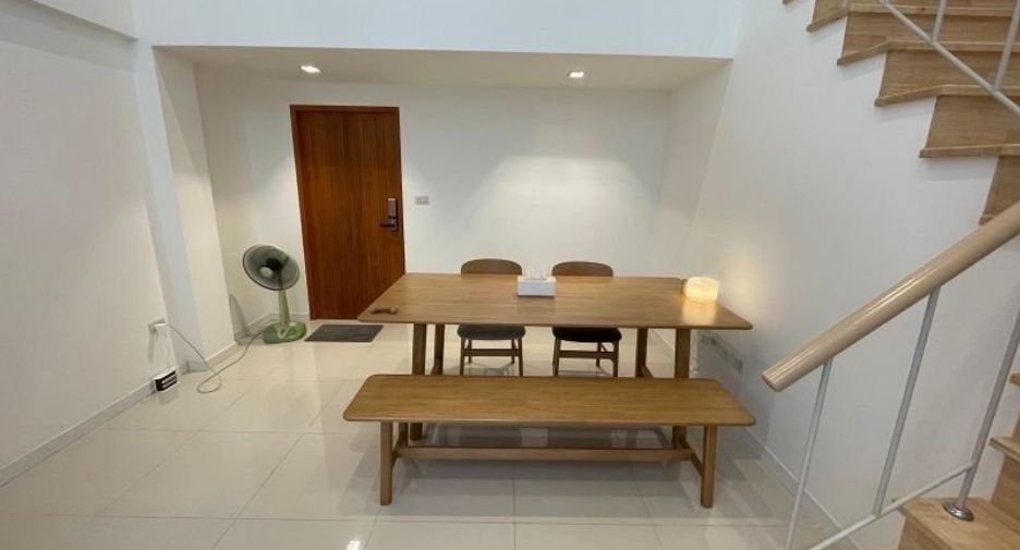 For rent 4 bedrooms townhouse in Mueang Samut Prakan, Samut Prakan