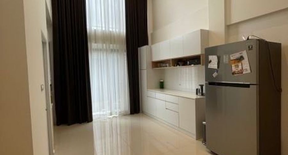 For rent 4 bedrooms townhouse in Mueang Samut Prakan, Samut Prakan
