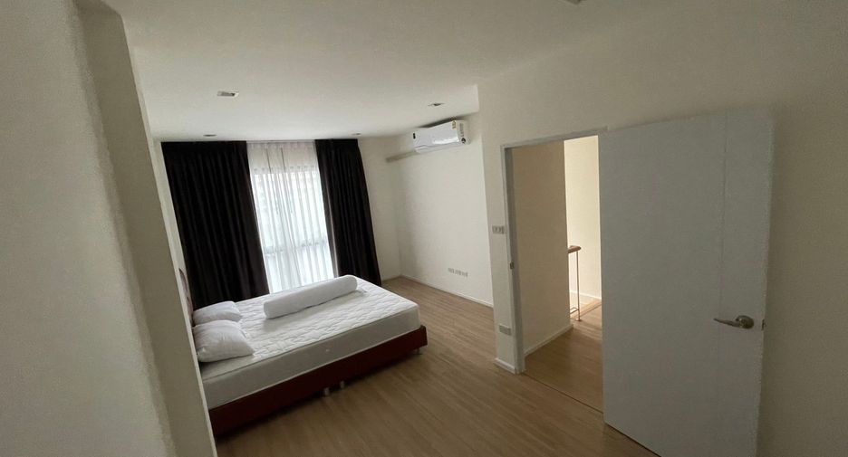 For rent 4 bedrooms townhouse in Mueang Samut Prakan, Samut Prakan