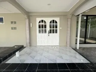 出租 5 卧室 独立屋 在 Wang Thong Lang, 曼谷