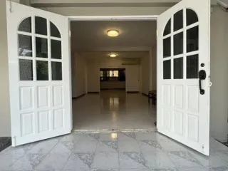 出租 5 卧室 独立屋 在 Wang Thong Lang, 曼谷