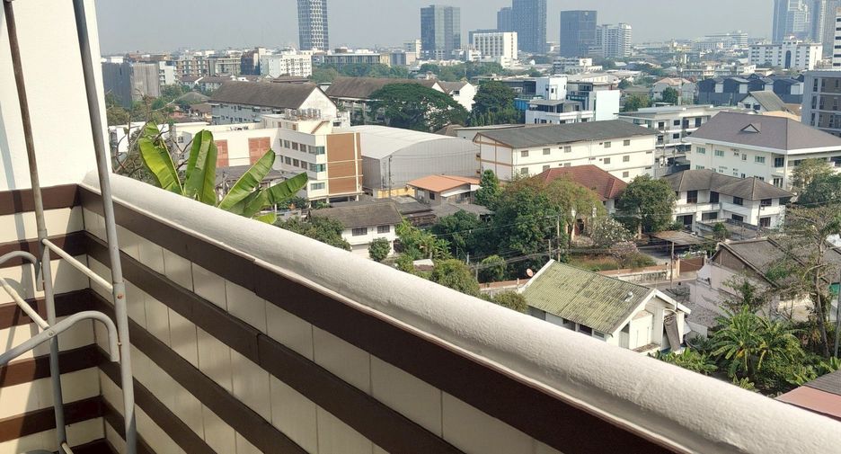 For rent 2 bedrooms condo in Phra Khanong, Bangkok