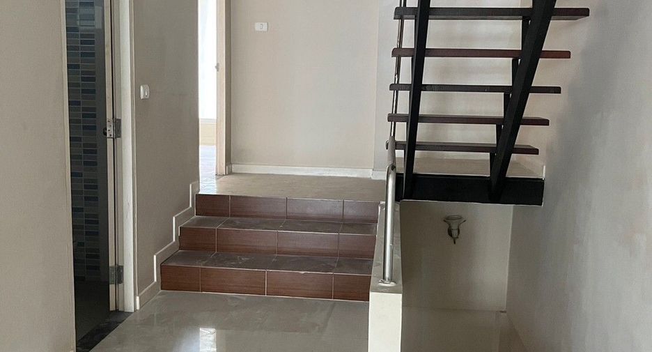 For rent 5 ベッドルーム townhouse in Bang Kho Laem, Bangkok
