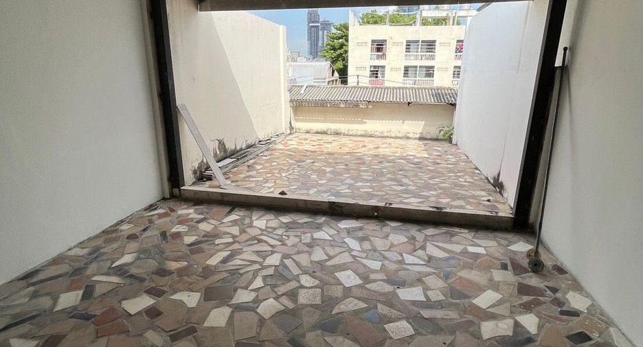For rent 5 ベッドルーム townhouse in Bang Kho Laem, Bangkok
