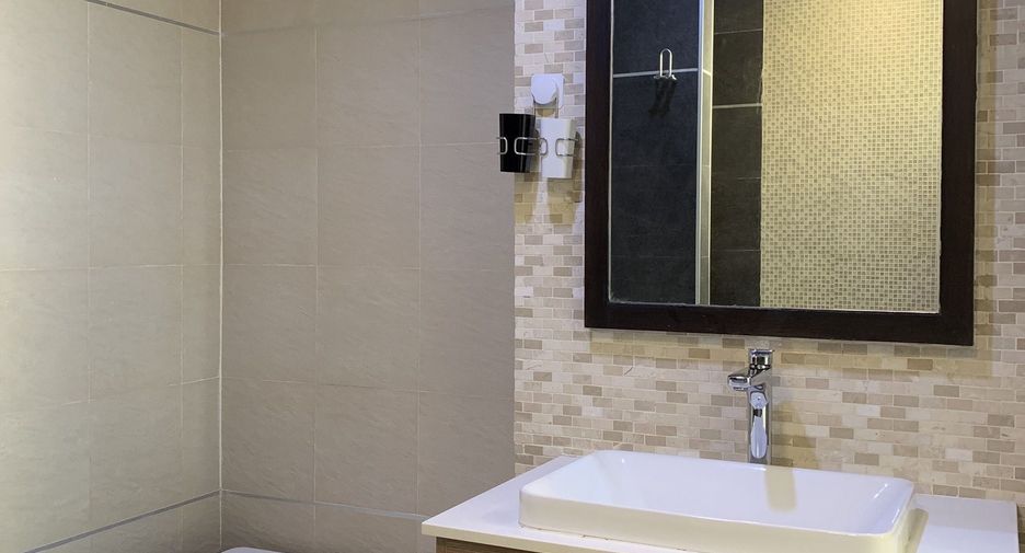 For rent 4 bedrooms townhouse in Bang Na, Bangkok