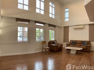 For rent 4 bedrooms townhouse in Bang Na, Bangkok
