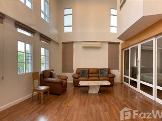 For rent 4 bedrooms townhouse in Bang Na, Bangkok