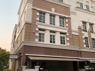 For rent 4 bedrooms townhouse in Bang Na, Bangkok