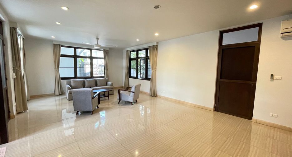 For rent 3 bedrooms house in Watthana, Bangkok
