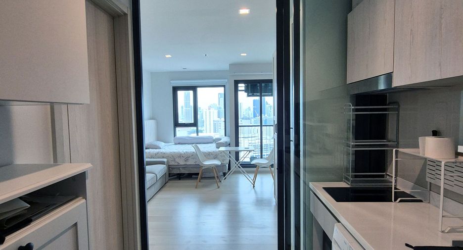 For rent studio condo in Pathum Wan, Bangkok