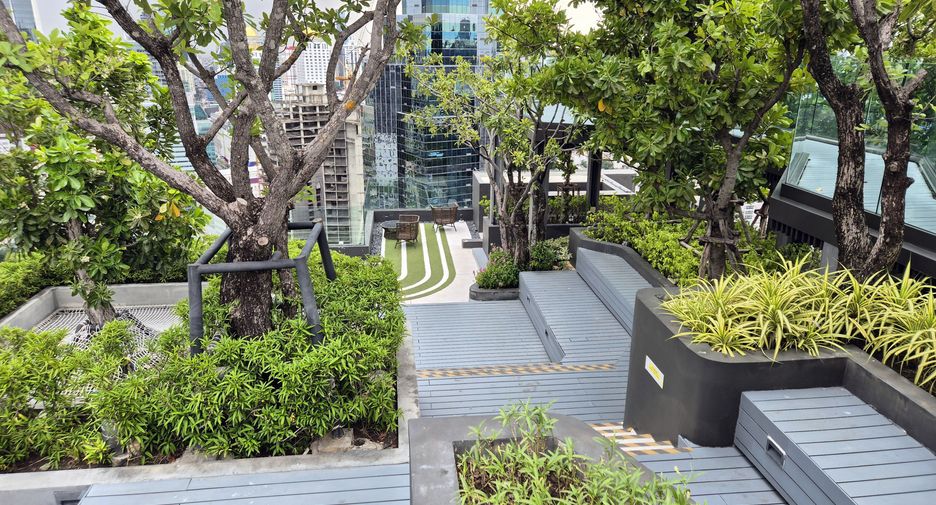 For rent studio condo in Pathum Wan, Bangkok