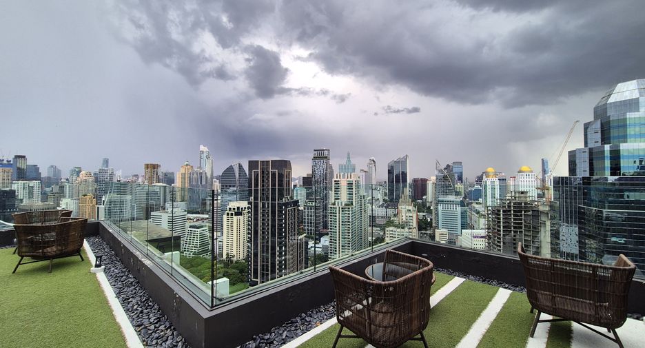 For rent studio condo in Pathum Wan, Bangkok