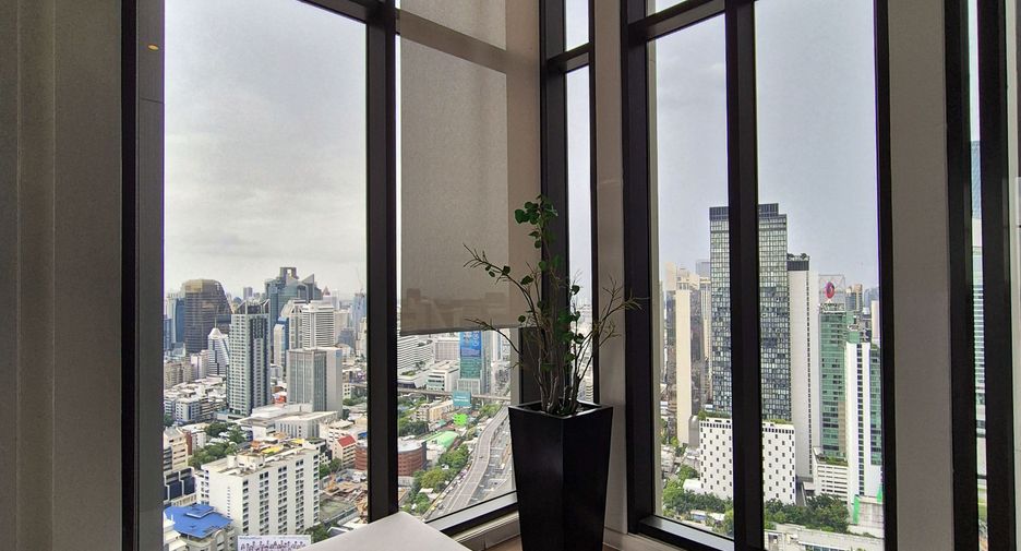 For rent studio condo in Pathum Wan, Bangkok