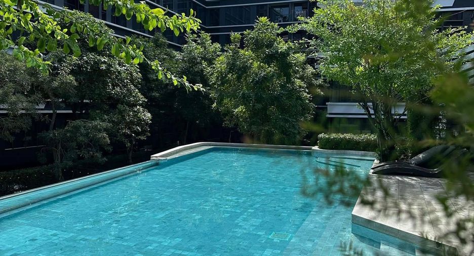 For rent 2 bedrooms condo in Khlong Toei, Bangkok