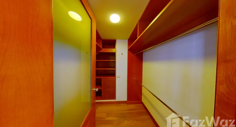 For rent 3 bedrooms condo in Pathum Wan, Bangkok