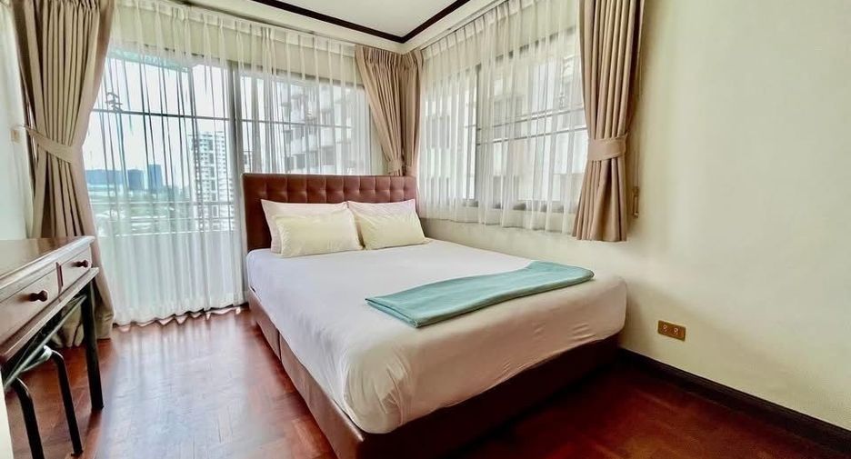 For rent 2 bedrooms condo in Khlong Toei, Bangkok