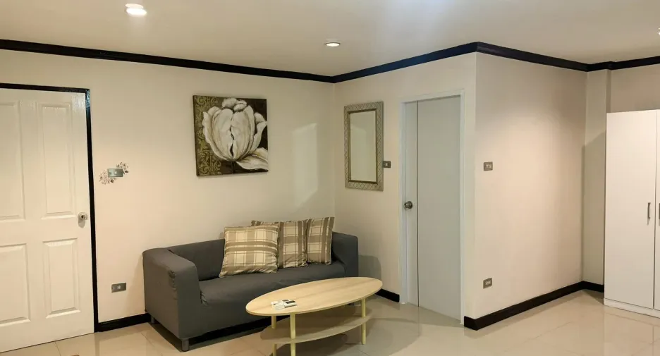 For rent 5 bedrooms townhouse in Prawet, Bangkok