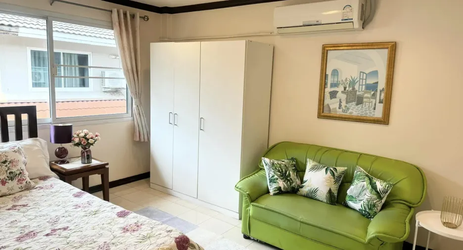 For rent 5 bedrooms townhouse in Prawet, Bangkok