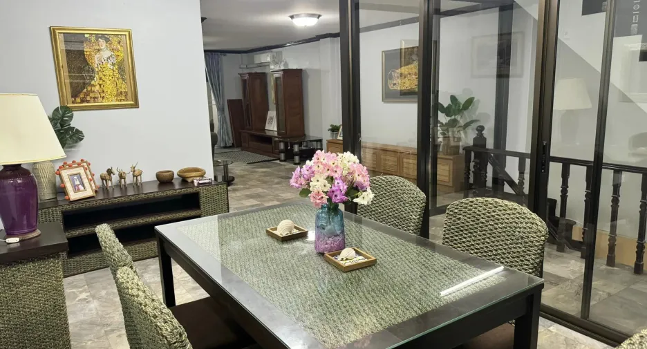 For rent 5 bedrooms townhouse in Prawet, Bangkok