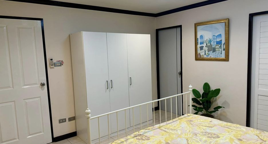 For rent 5 bedrooms townhouse in Prawet, Bangkok