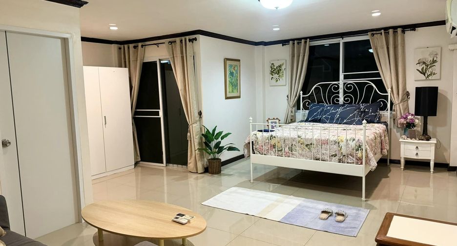 For rent 5 bedrooms townhouse in Prawet, Bangkok