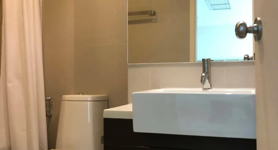 For rent studio condo in Khlong Toei, Bangkok