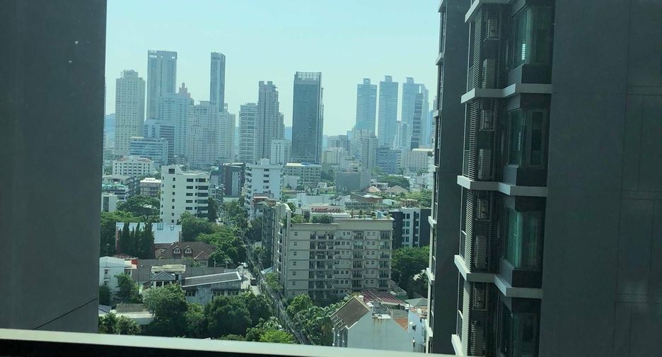 For rent studio condo in Khlong Toei, Bangkok