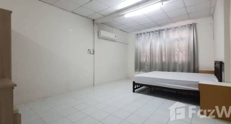 À louer 2 chambres maison de ville à Suan Luang, Bangkok