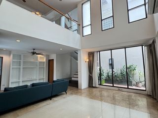 À louer 4 chambres maison à Watthana, Bangkok