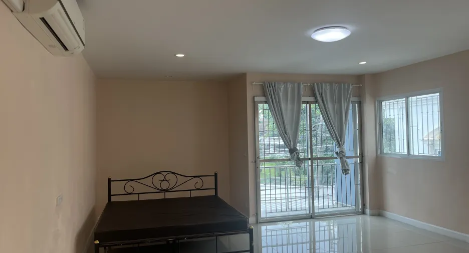 Haus zur Miete mit 2 Zimmer in Huai Khwang, Bangkok