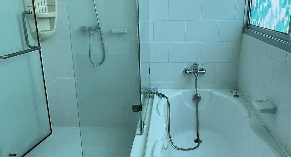 For rent 2 bedrooms condo in Khlong San, Bangkok
