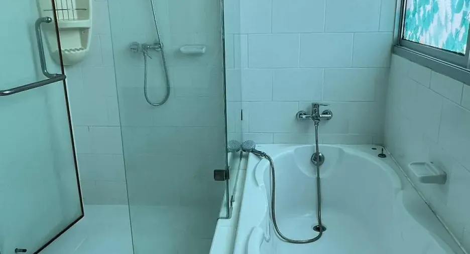 For rent 2 bedrooms condo in Khlong San, Bangkok