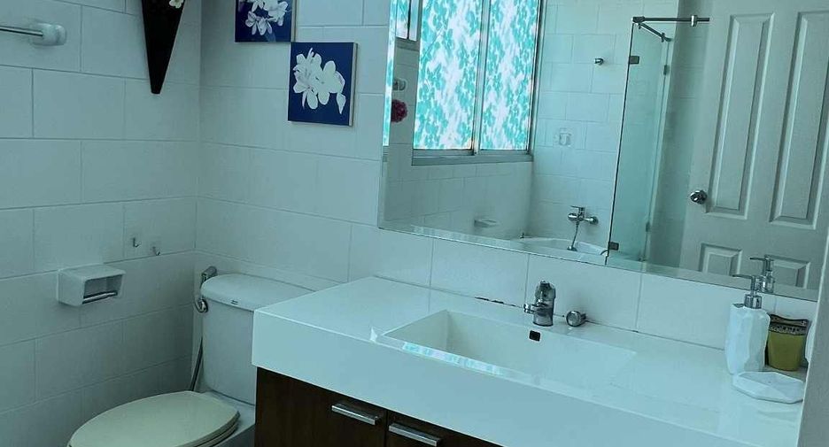 For rent 2 bedrooms condo in Khlong San, Bangkok