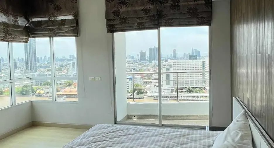 For rent 2 bedrooms condo in Khlong San, Bangkok