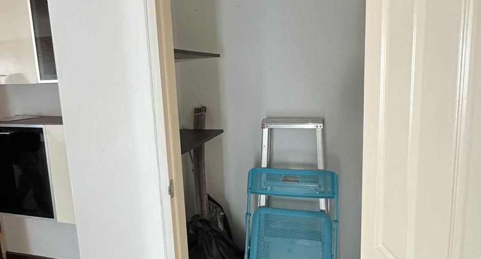 For rent 2 bedrooms condo in Khlong San, Bangkok