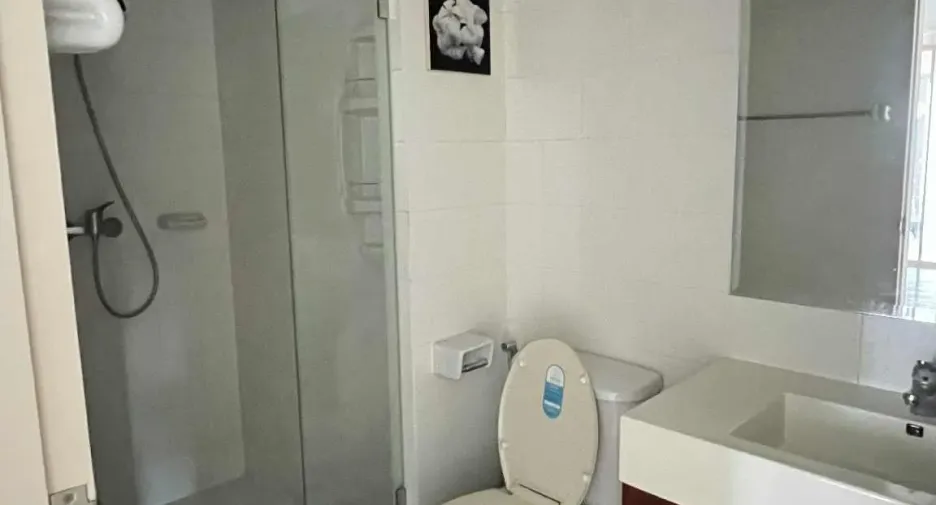 For rent 2 bedrooms condo in Khlong San, Bangkok