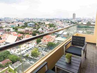 À louer 2 chambres condo à Khlong San, Bangkok