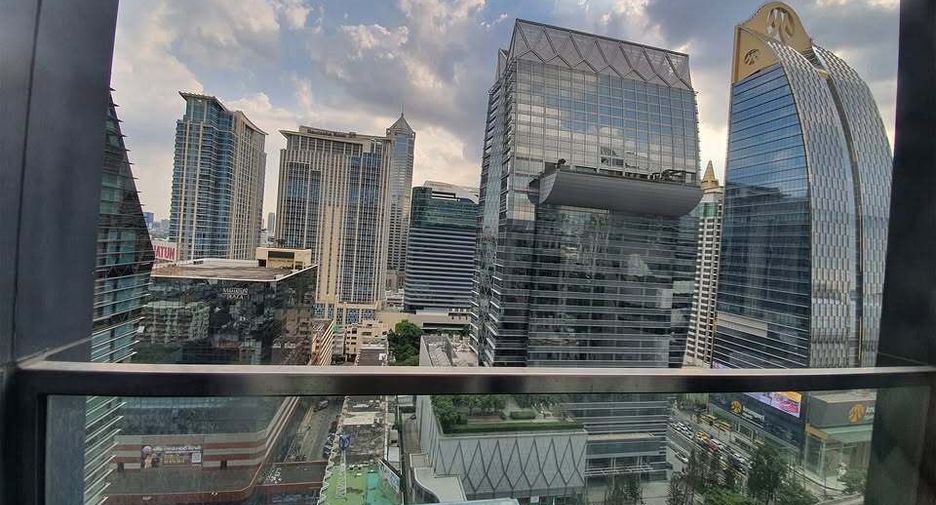 For rent 2 bedrooms condo in Pathum Wan, Bangkok