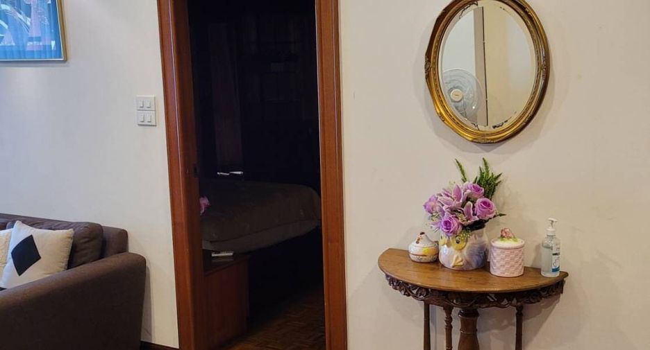 For rent 1 bed condo in Watthana, Bangkok
